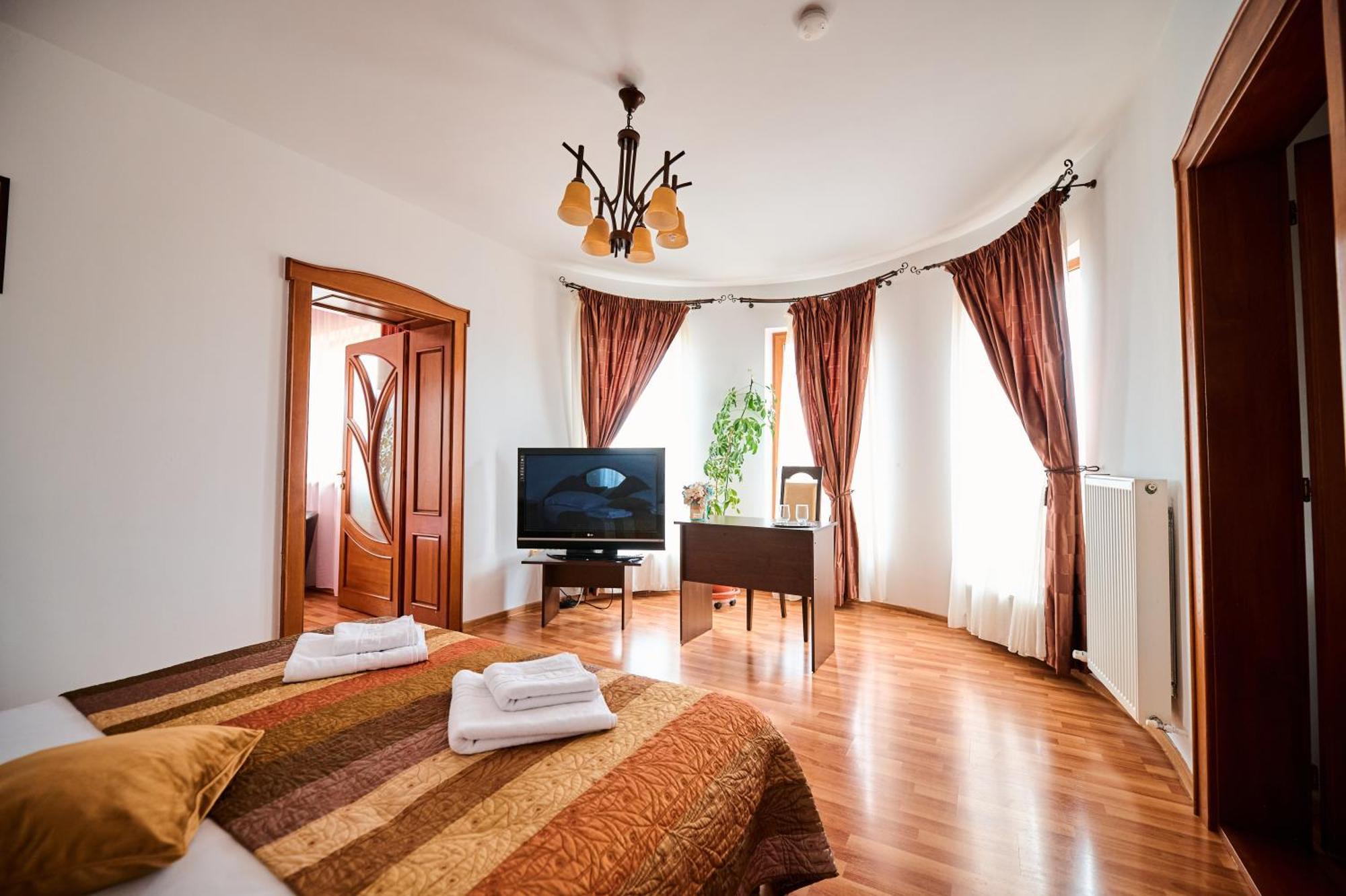 Pensiunea Kenza Târgu-Mureş Extérieur photo
